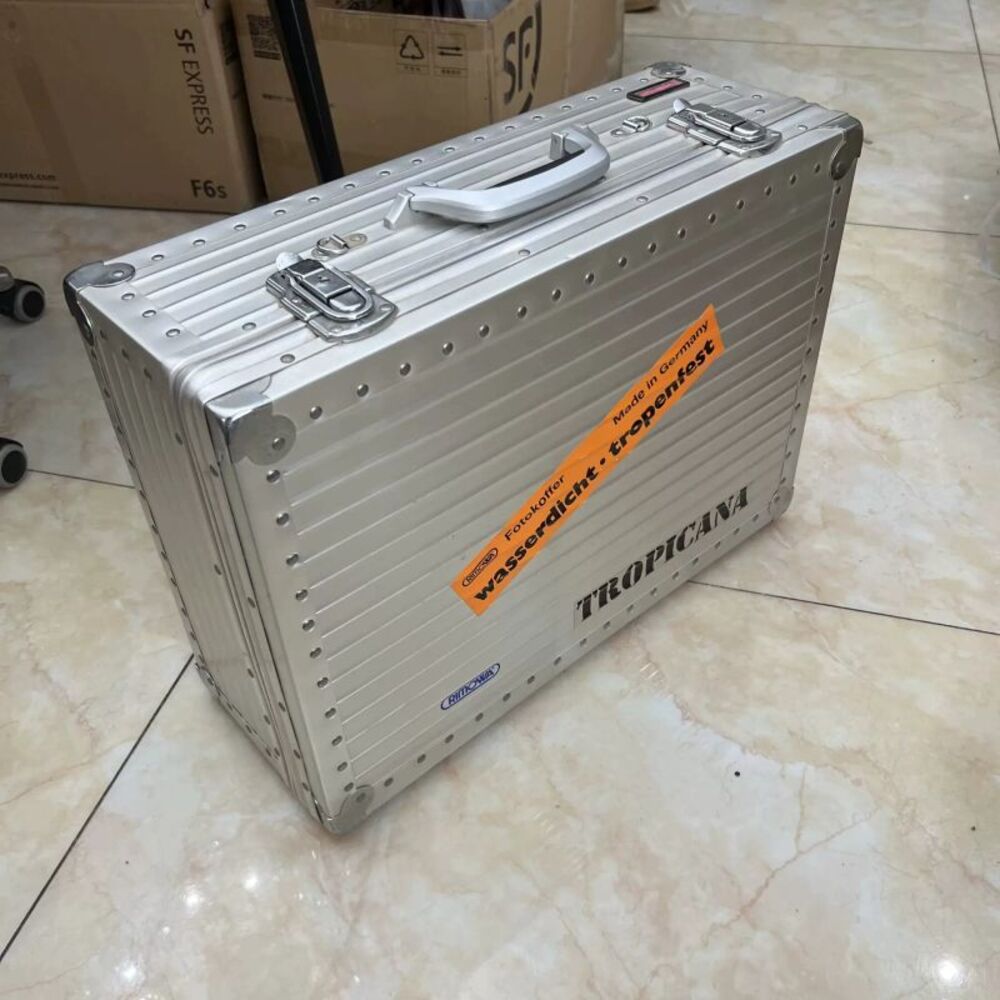 Rimowa Women Pre-Loved Bag Very Good Condition